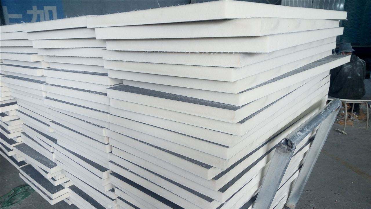 藍(lán)天供應(yīng)150mm聚氨酯復(fù)合板 B1級(jí)防火屋面專用隔熱保溫板